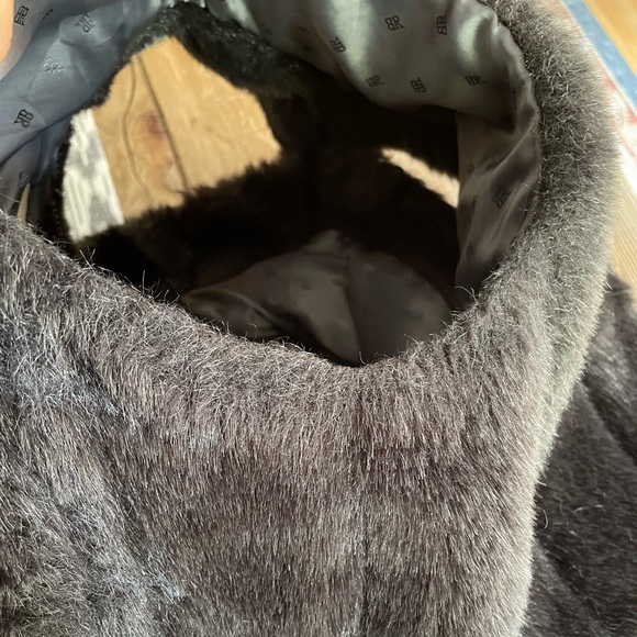 Banana Republic - Gray Faux Fur Vest - Picture 16 of 17